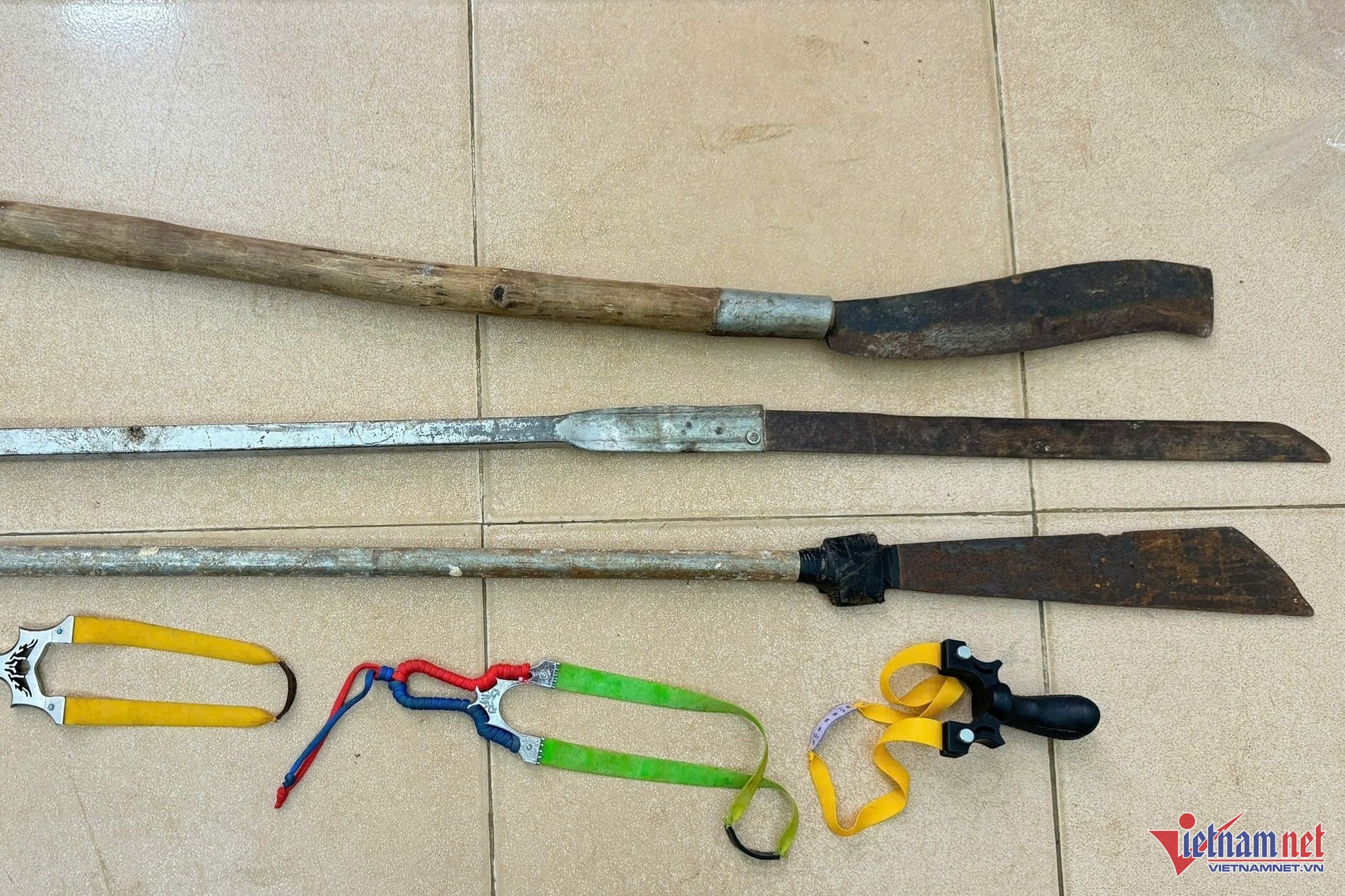 Gay roi quoc lo,  Dang clip len mang anh 2