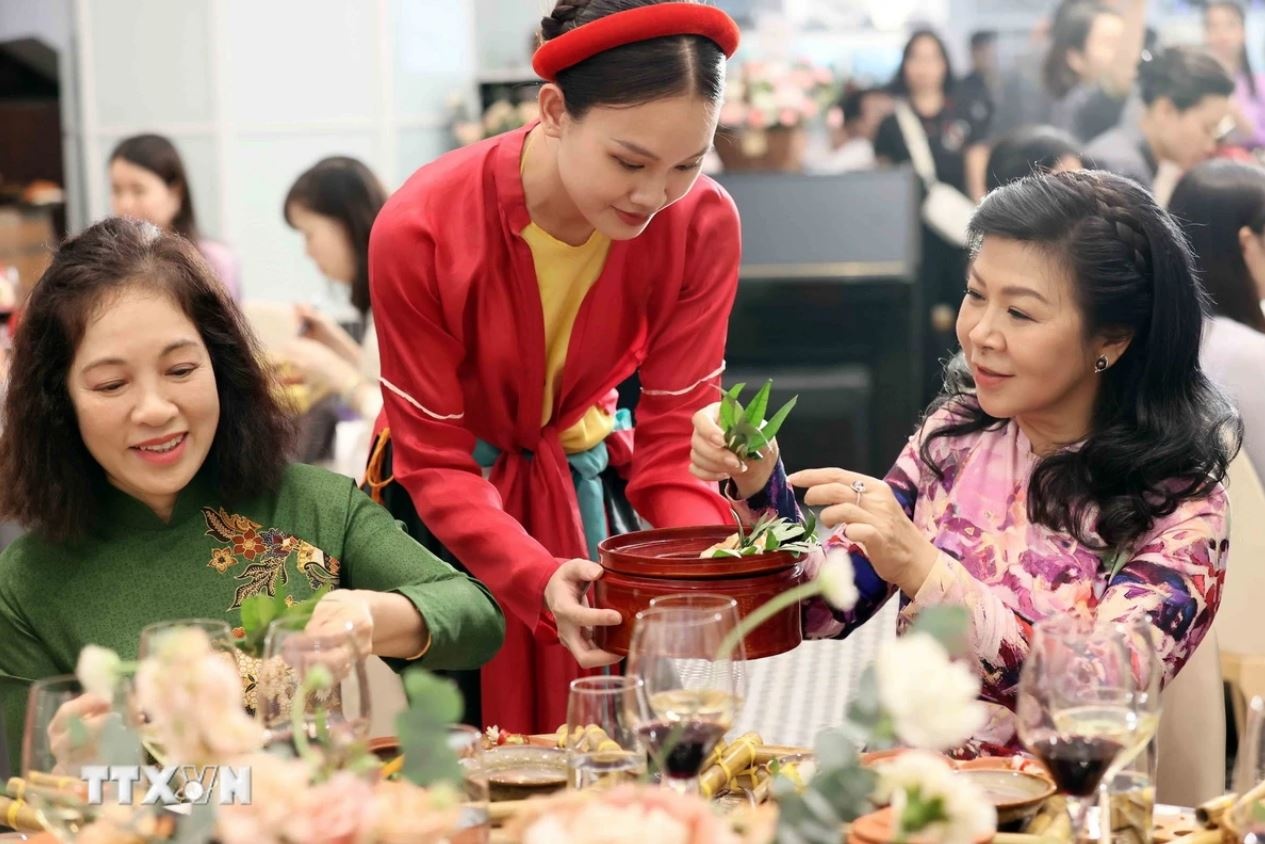 Phu nhan Tong Bi thu anh 2