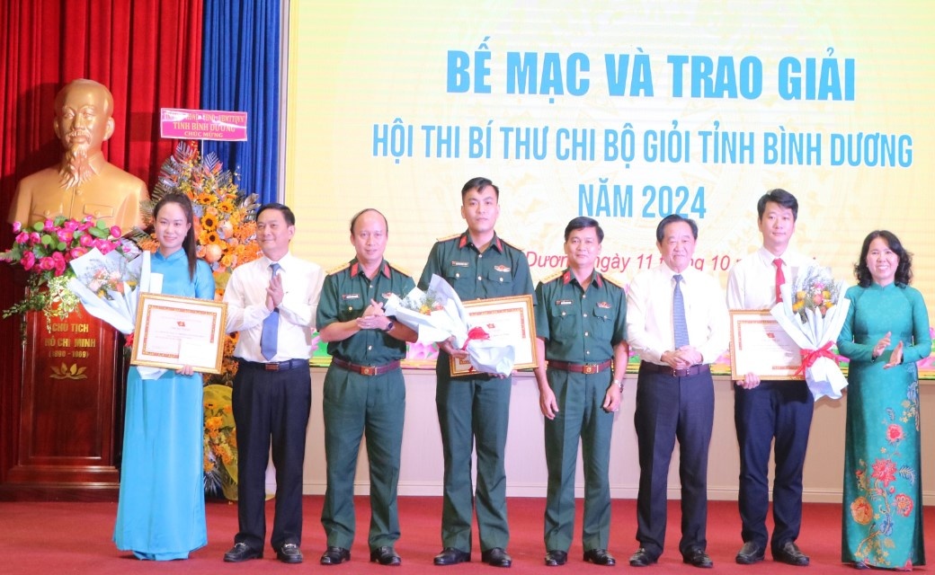 Binh Duong trao giai Hoi thi Bi thu chi bo gioi cap tinh nam 2024 hinh anh