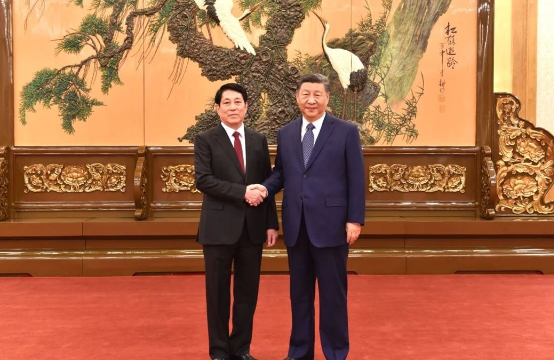 Doan dai bieu Dang Cong san Viet Nam tham va lam viec tai Trung Quoc hinh anh