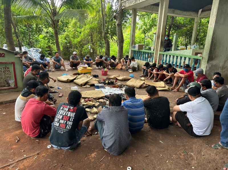 Xoa soi bac o Vinh Long, tam giu 35 nguoi va gan 200 trieu dong hinh anh