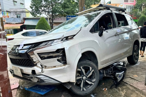 Hai nhom thanh nien no sung, truy duoi nhau tren duong pho o Dong Nai hinh anh