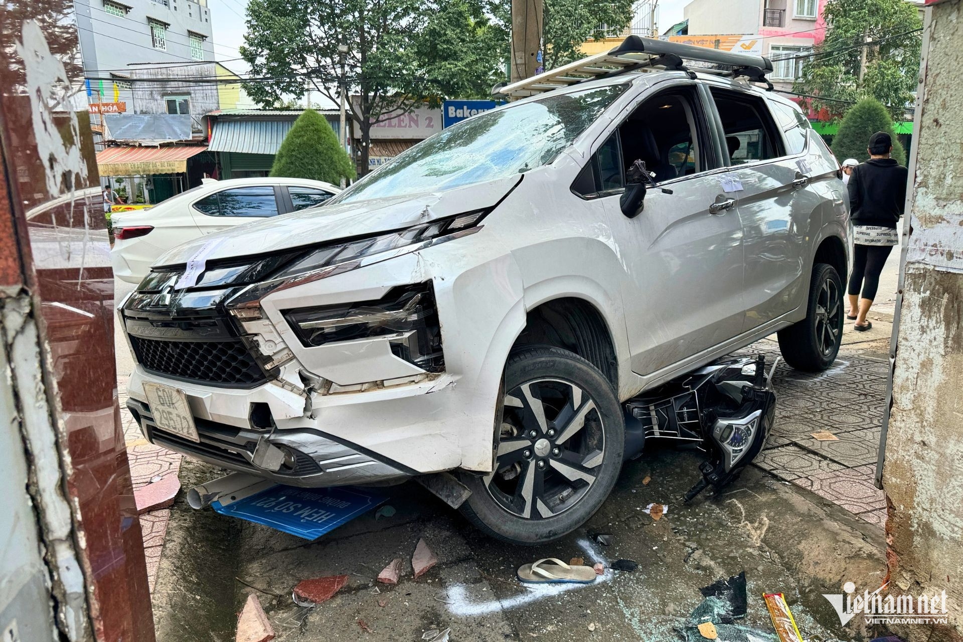 Thanh nien no sung,  Truy duoi nhau anh 1