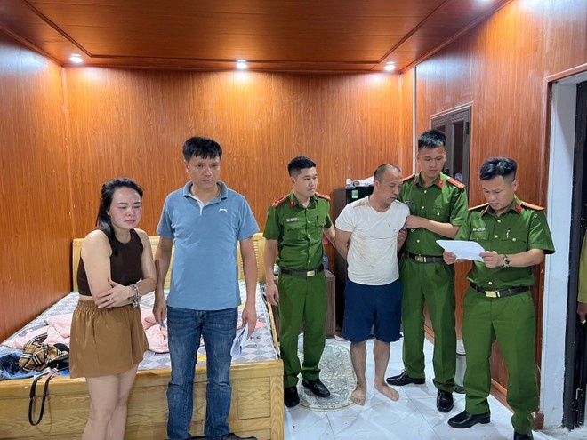 Nhung vat the bay,  Xuyen dem,  Tren canh dong,  Dinh Bang anh 1