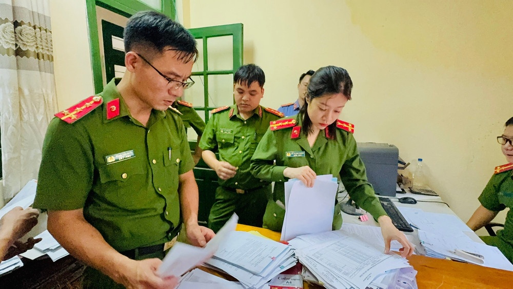 Nu ke toan,  Lap khong hoa don anh 2