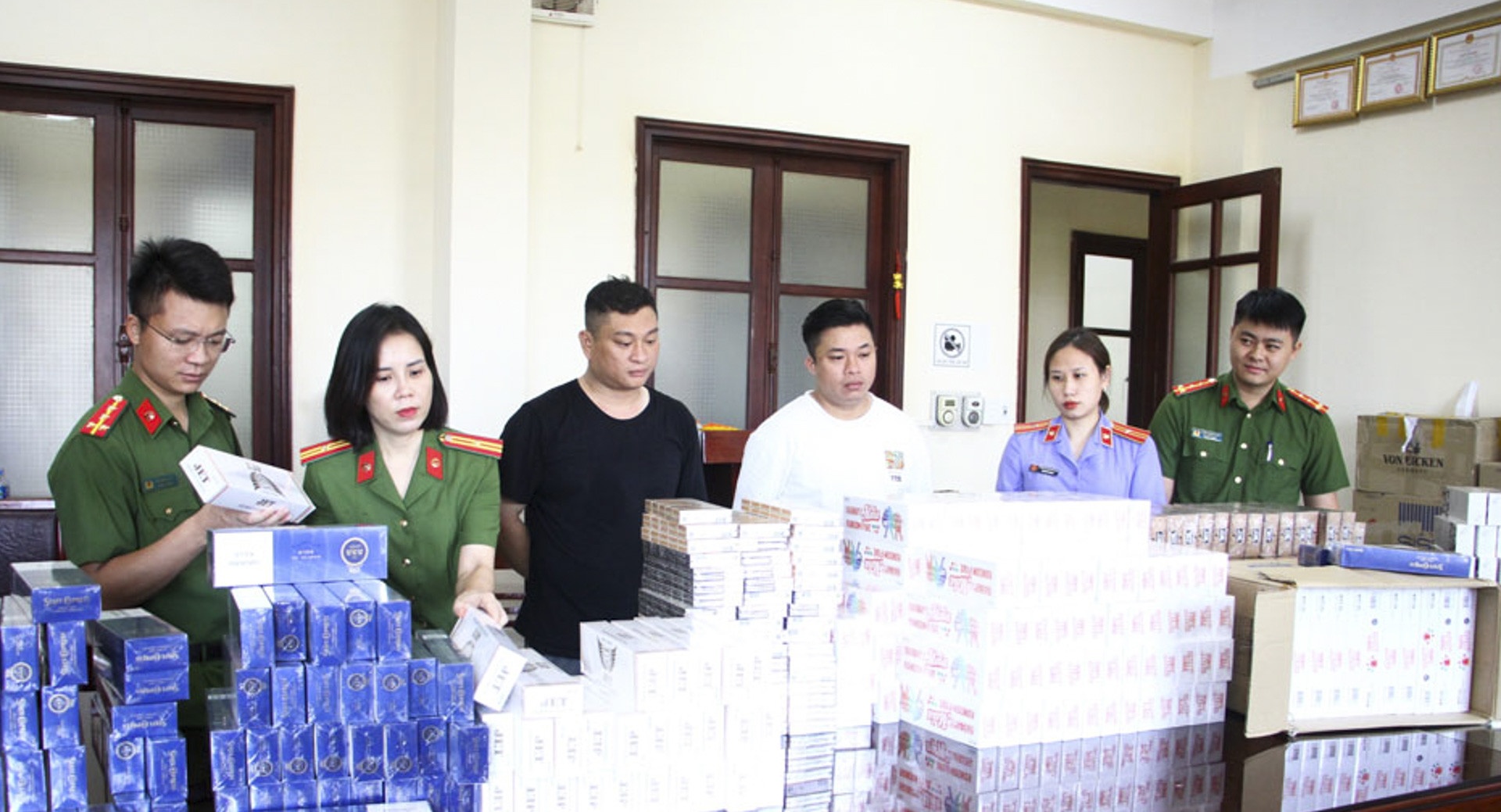 Thu giu hon 28.000 bao thuoc la nhap lau o Thai Nguyen hinh anh