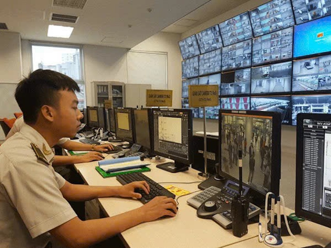 'Mat than' truy tim chiec dong ho Rolex nua ty roi o san bay Noi Bai hinh anh