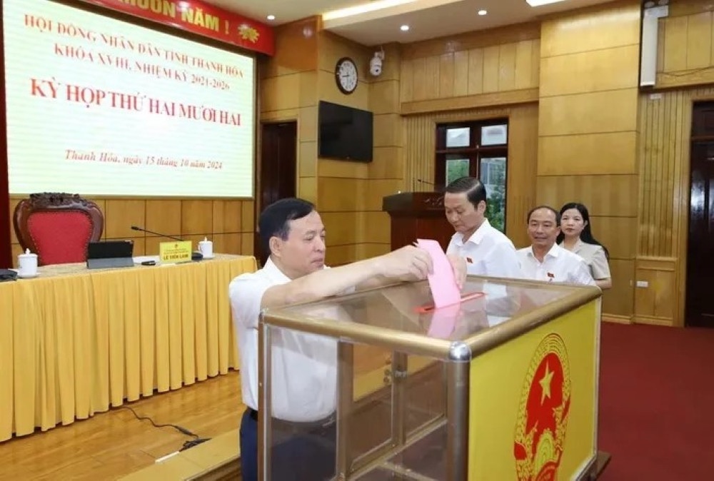 Ong Do Trong Hung thoi giu chuc Chu tich HDND tinh Thanh Hoa hinh anh