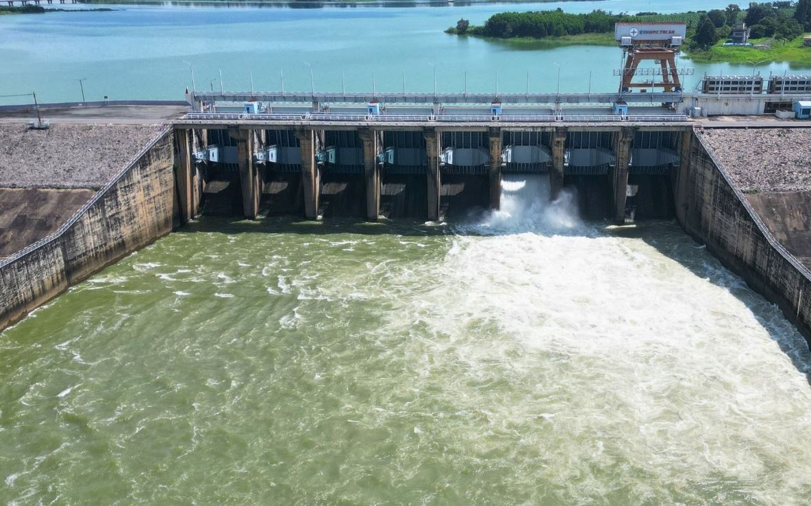 Trieu cuong co the vuot bao dong 3, thuy dien Tri An ngung xa lu hinh anh