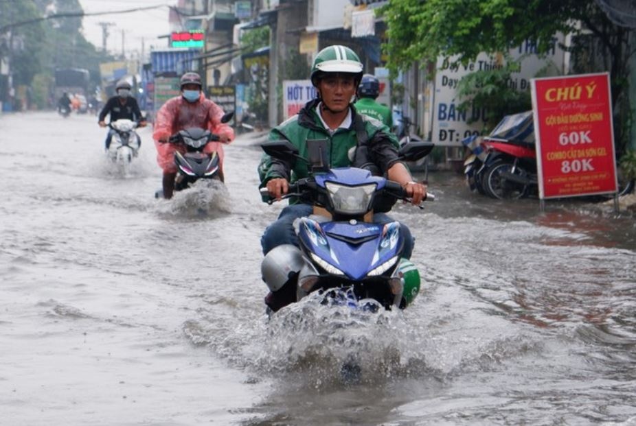 TP.HCM va Nam bo lien tuc mua dong vao chieu, toi hinh anh