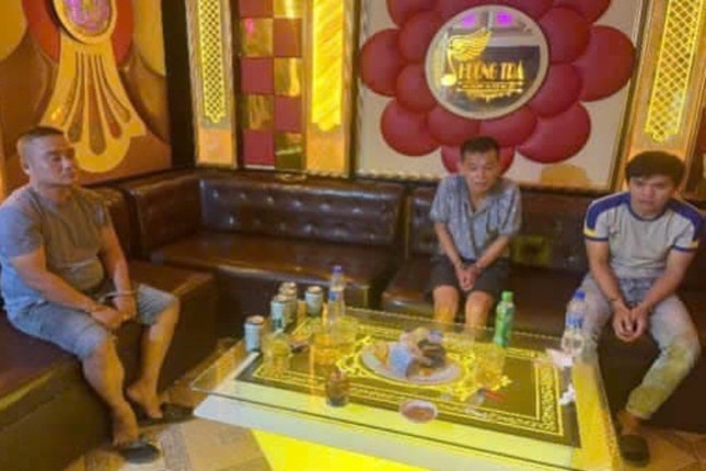 Bua tiec tien ban,  Di nuoc ngoai,  Ha Tinh anh 1