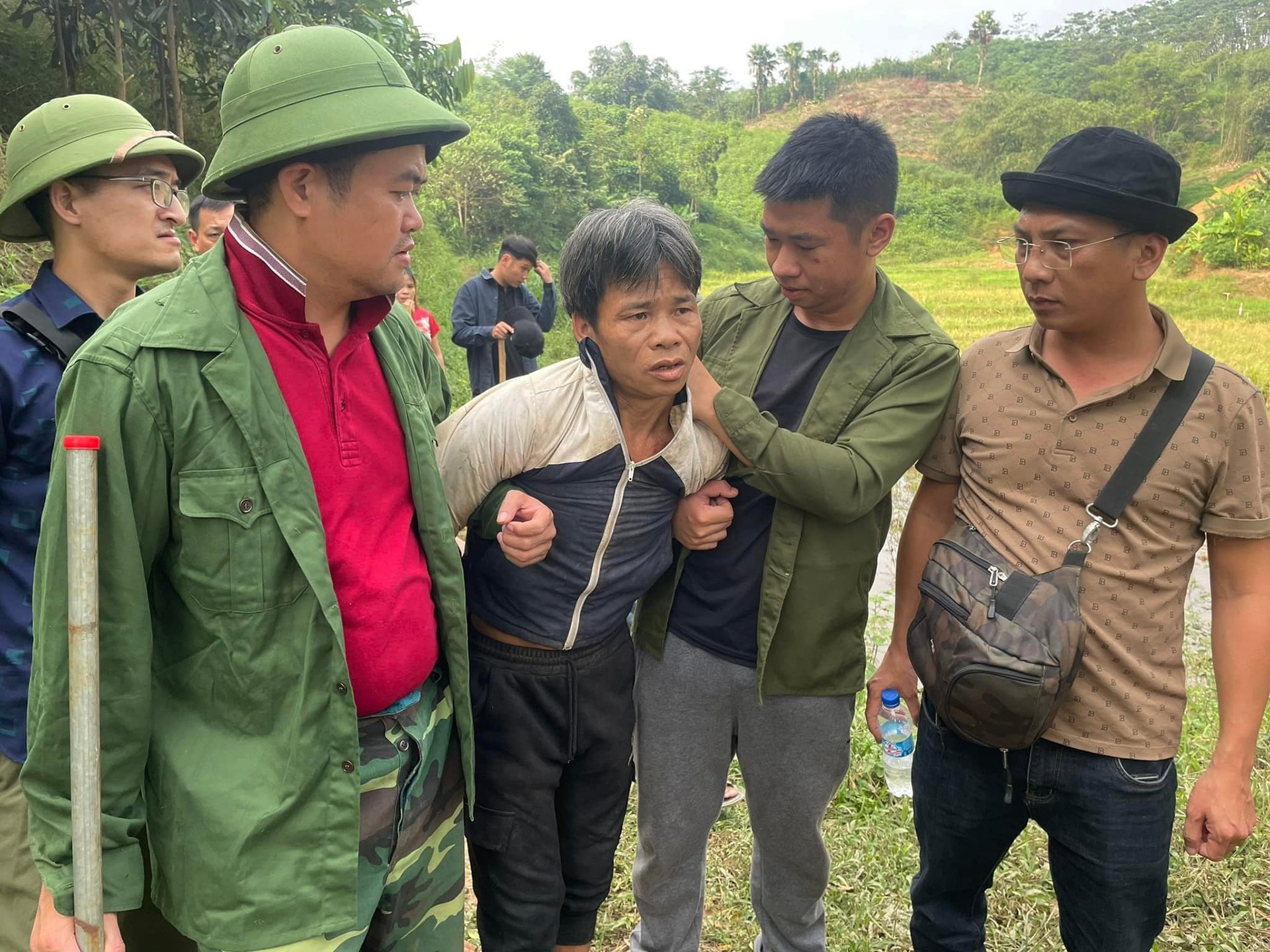 Chém công an xã ảnh 1 Chem cong an xa anh 1