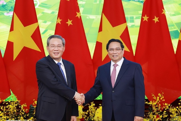 Thu tuong Pham Minh Chinh hoi dam voi Thu tuong Trung Quoc Ly Cuong hinh anh