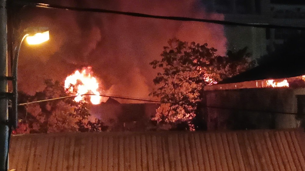 Chay nha kho Vinh Tuy anh 4