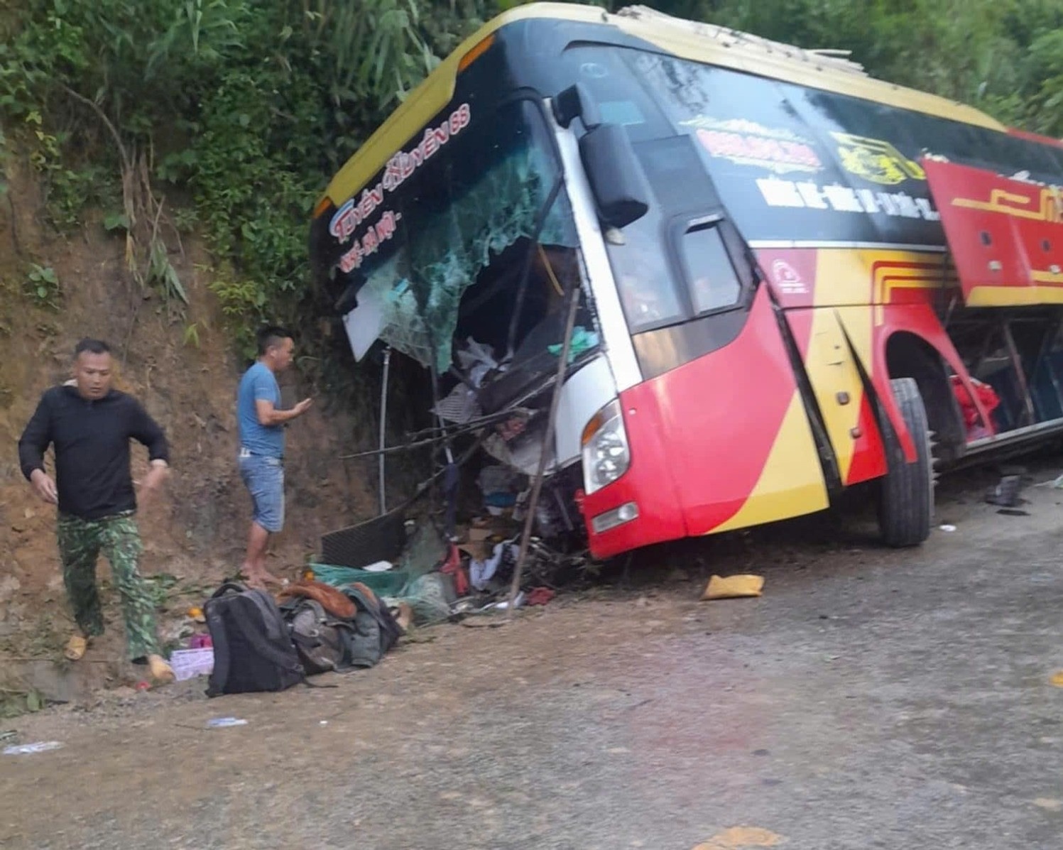 Xe khach Dien Bien anh 1