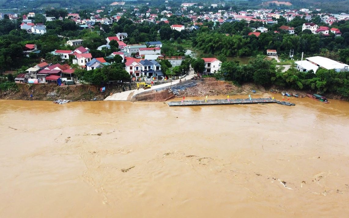 Khan cap thao cau phao Phong Chau hinh anh