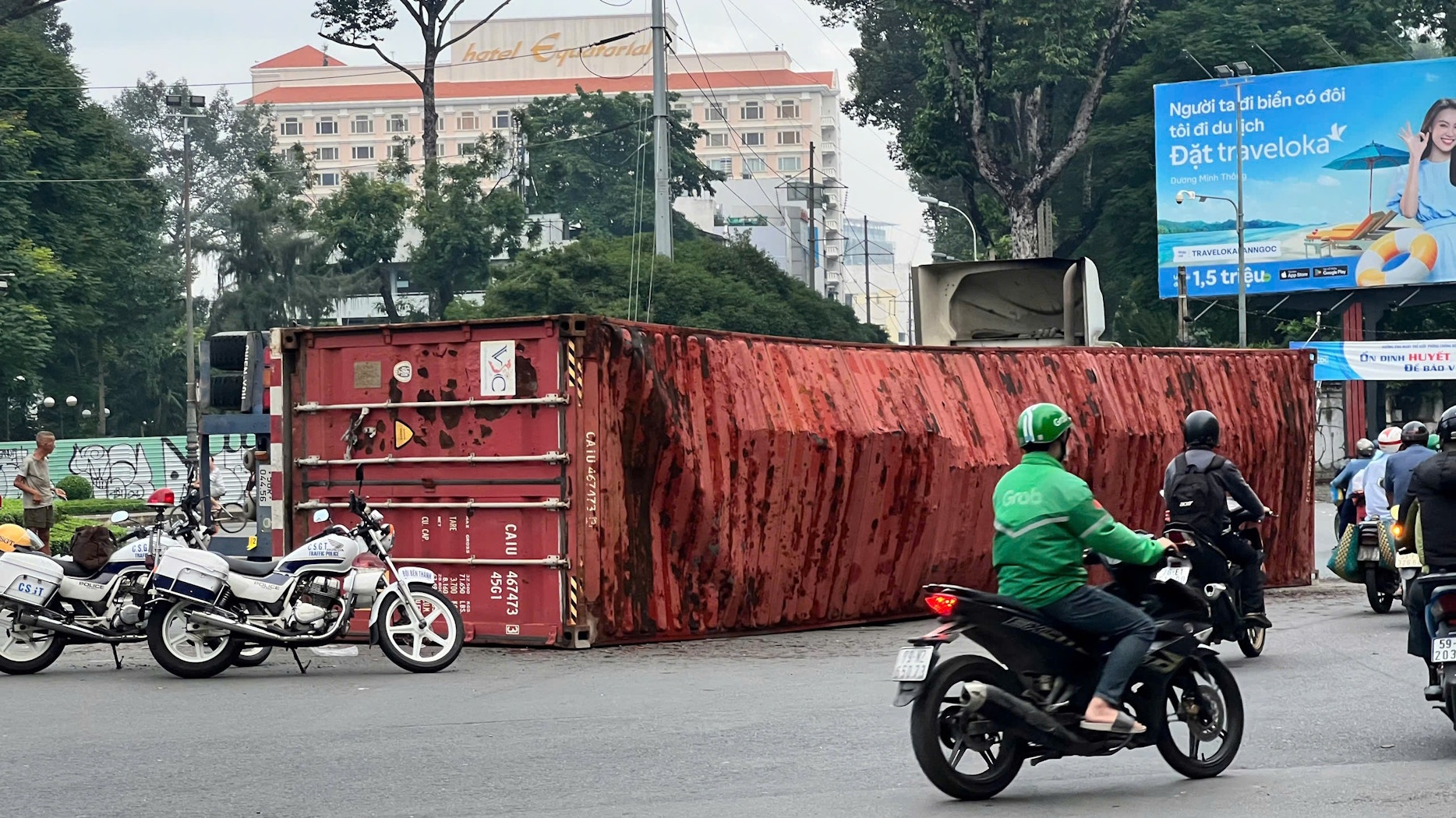 Xe container trung tam TP.HCM anh 2