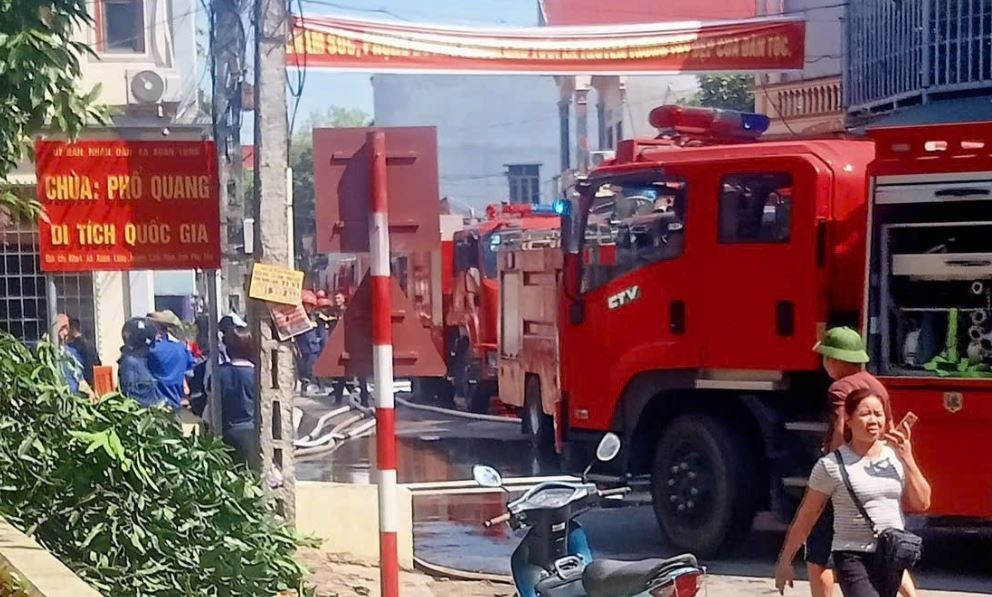 Chay lon tai ngoi chua cat giu bao vat Quoc gia o Phu Tho hinh anh