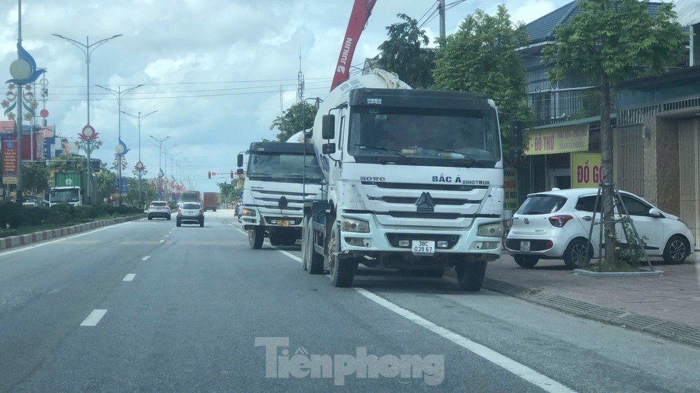 Xe bon nguoc chieu 1A anh 3