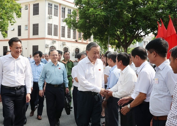 Tong Bi thu, Chu tich nuoc To Lam tiep xuc cu tri tinh Hung Yen hinh anh