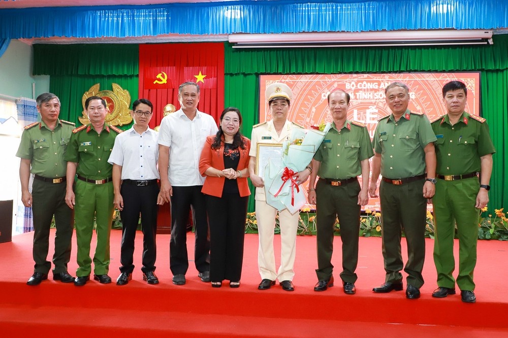 Bo truong Cong an bo nhiem pho giam doc cong an hai tinh hinh anh