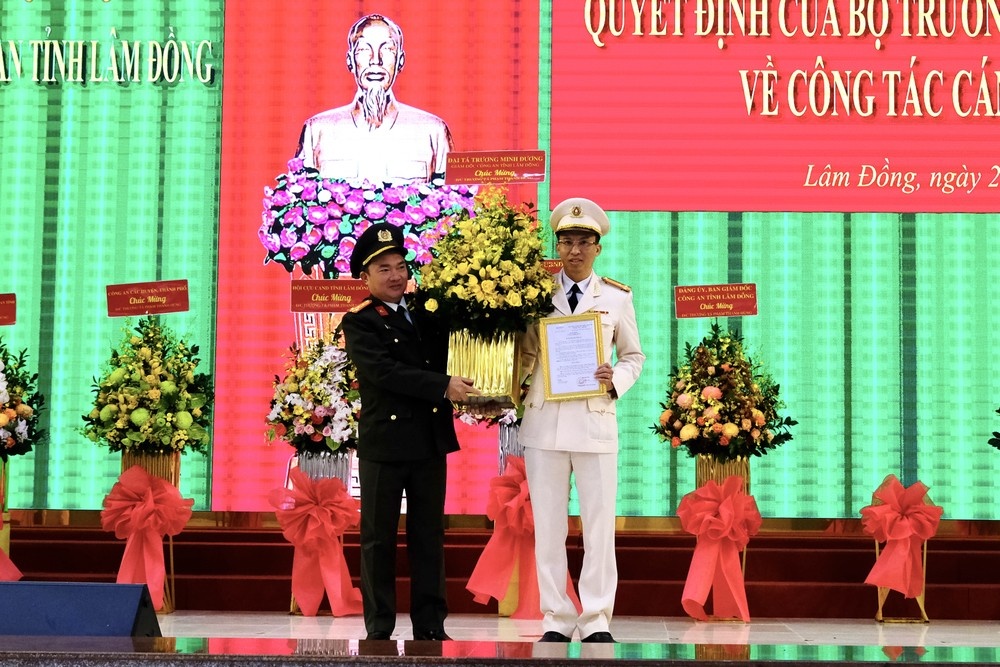 Bo truong Cong an anh 2