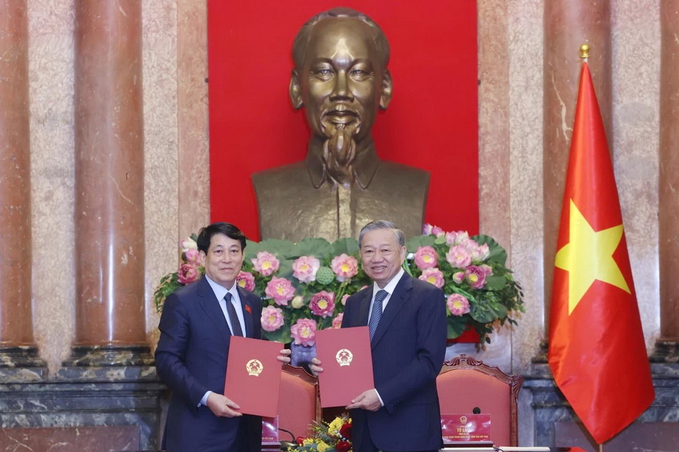 Tong Bi thu va Chu tich nuoc ban giao cong tac Chu tich nuoc hinh anh