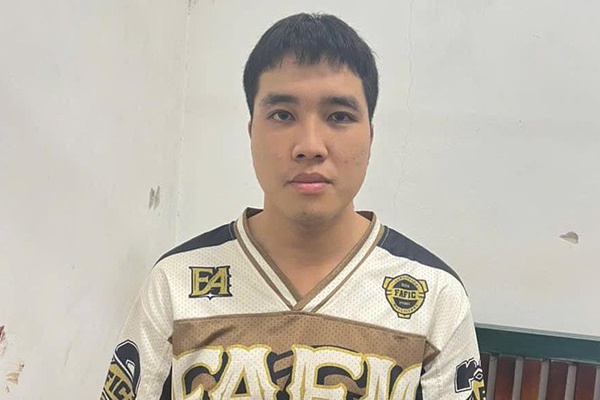 Rinh rap o san van dong, trom iPhone 15 hinh anh