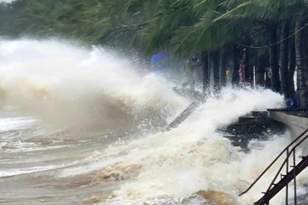 Bien Dong kha nang sap don bao, cuong do gio giat cap 12 hinh anh