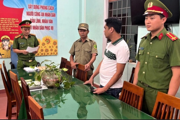 Bat 'ma men' lai oto tong tu vong mot hoc sinh o Quang Nam hinh anh