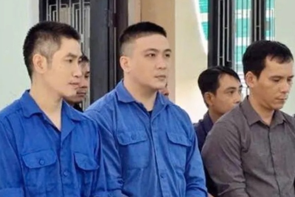 Buon go lau trong vuon quoc gia, can bo kiem lam o Hue linh an hinh anh