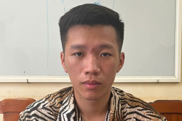 Tam giu hinh su doi tuong chong nguoi thi hanh cong vu hinh anh