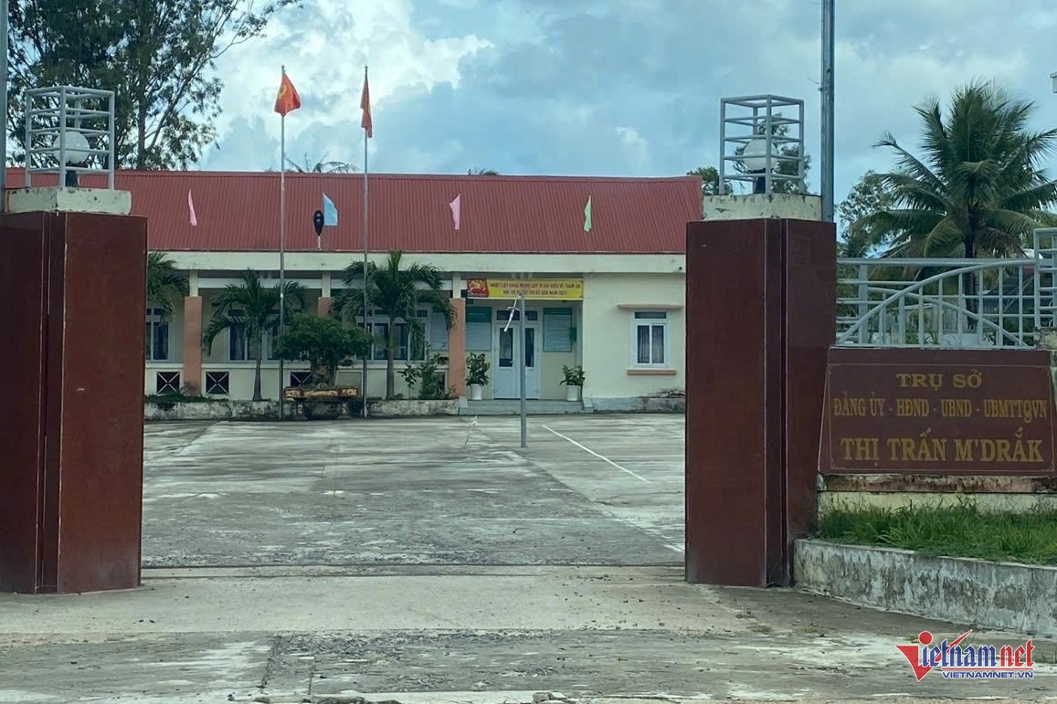 Khoi to,  Chu tich,  Phan Dinh Cuc anh 1