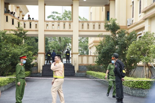 Bat dau xet xu cuu Bi thu Bac Ninh va 12 bi cao lien quan vu an AIC hinh anh