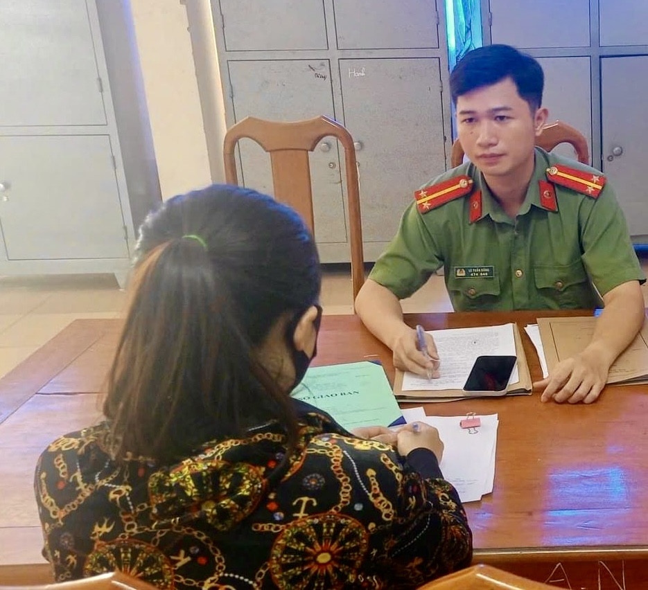 Xu phat 2 nguoi phu nu bia dat chuyen giao vien quan he bat chinh hinh anh