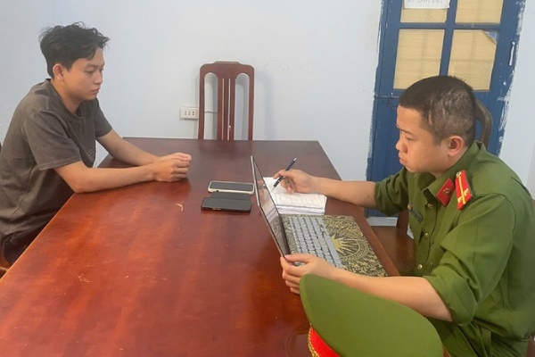 Tai anh oto cu lua rao ban gia re, nhan coc roi bung hinh anh