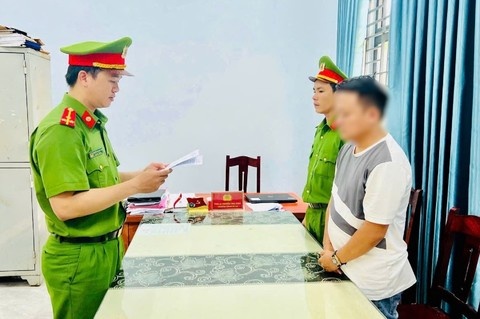 Bat giam doc cong ty du lich lua dao chiem doat 2,4 ty dong hinh anh