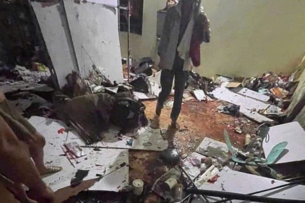 No lon tai nha, hai vo chong di cap cuu hinh anh