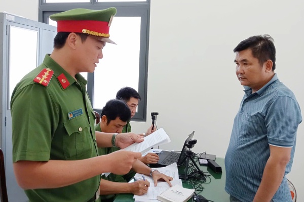 Mot dai bieu HDND xa bi khoi to trong vu danh bac 1.800 ty dong hinh anh