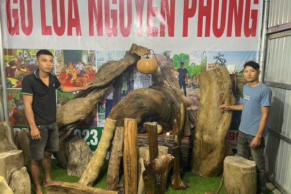 Livestream ban 3 tan do go thuy tung quy hiem, 2 doi tuong bi khoi to hinh anh