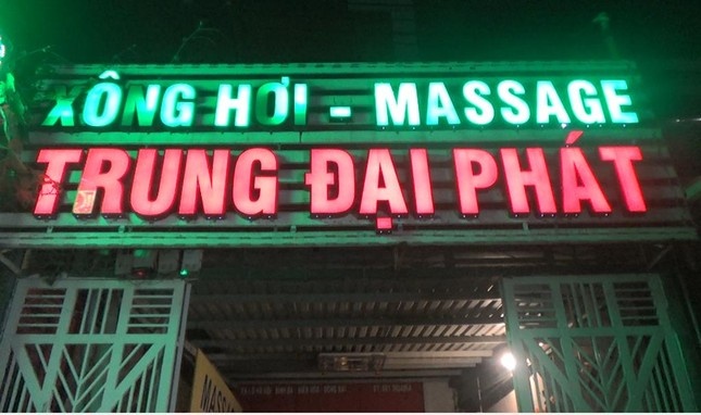 Canh sat phat hien loat co so massage de nhan vien nu tam cung khach hinh anh