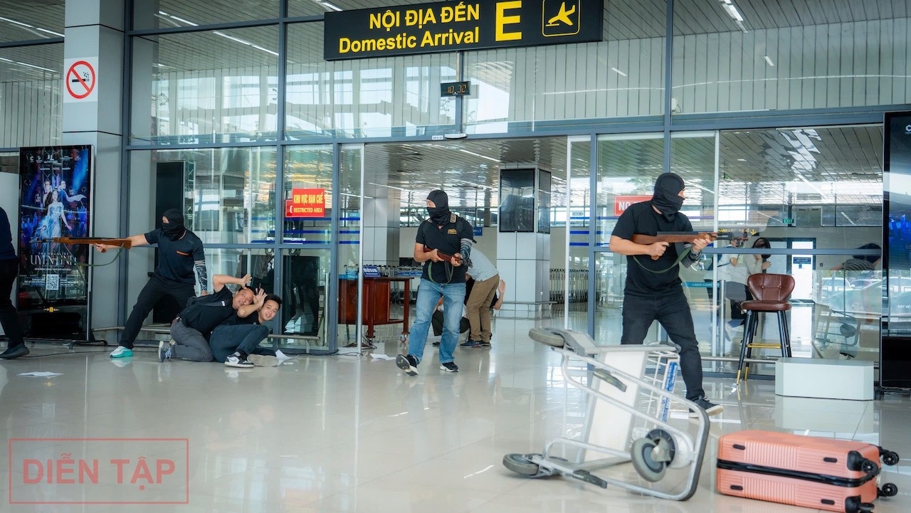 Khung bo Noi Bai anh 1