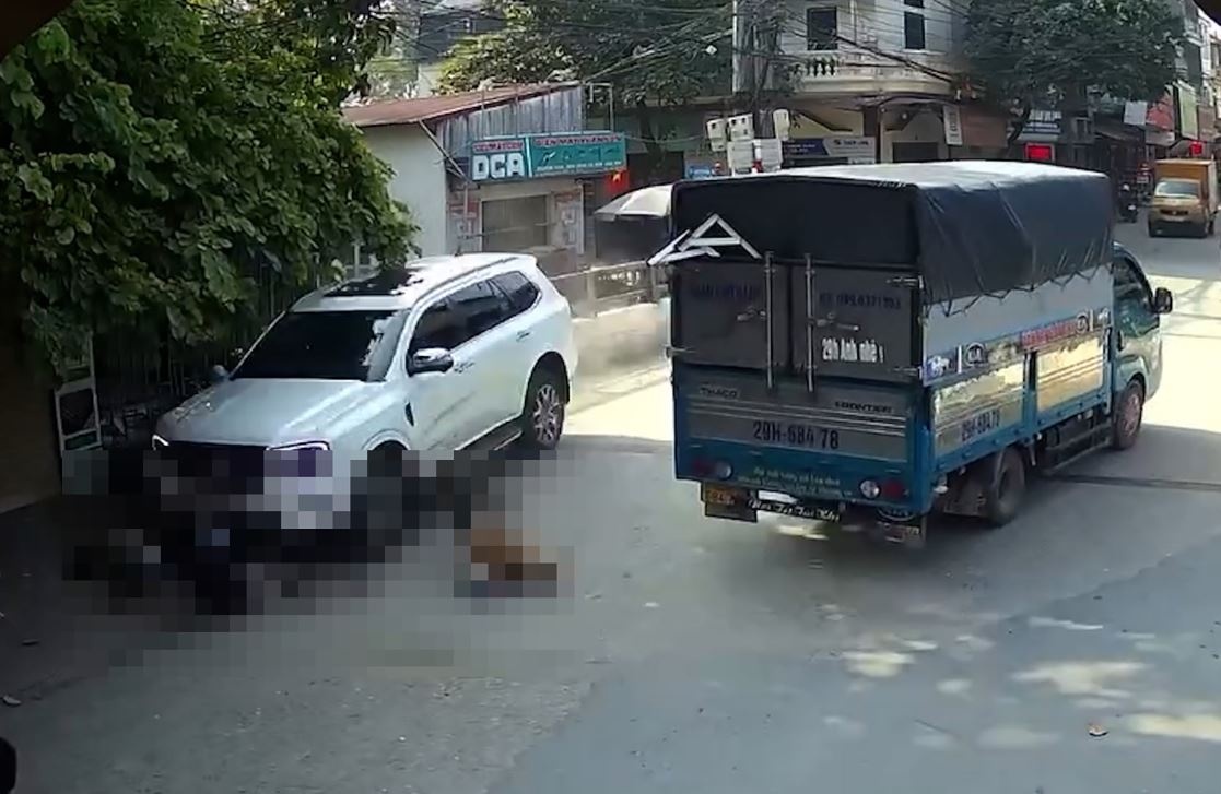 Oto dam vao doan dam ma o Ha Noi, mot nguoi tu vong hinh anh