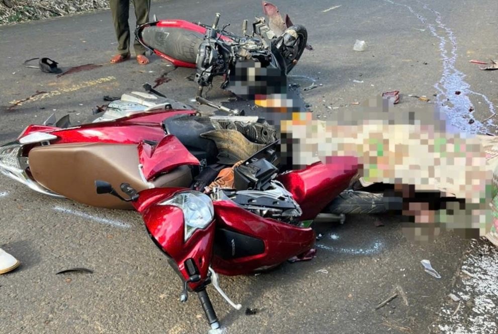 Tai nan xe may tren deo Con O, hai vo chong tu vong hinh anh