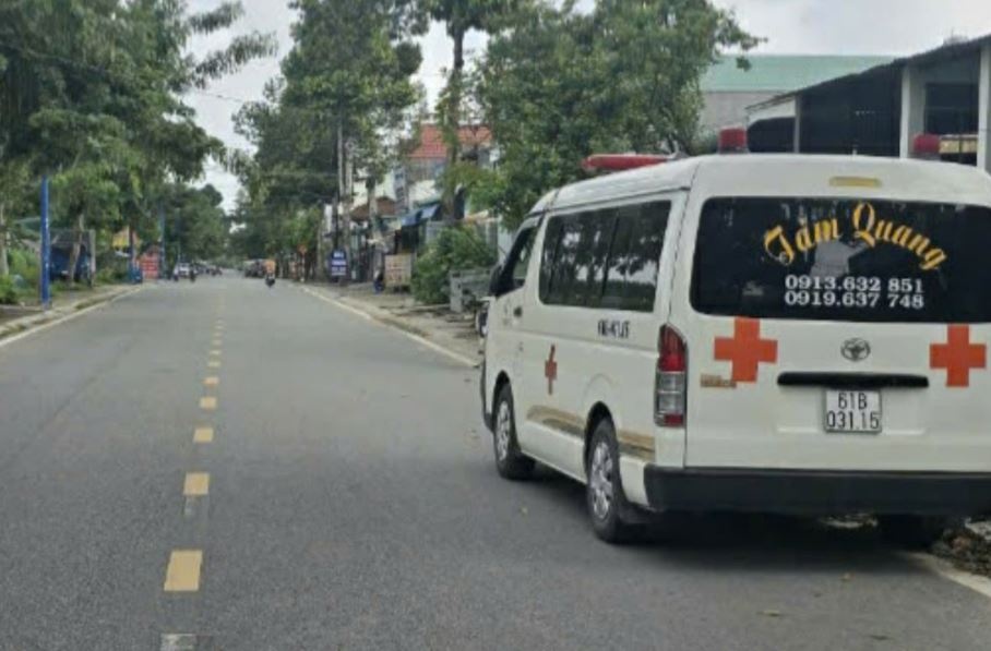 Thanh nien ta hoa phat hien ban ngu cung tu vong hinh anh