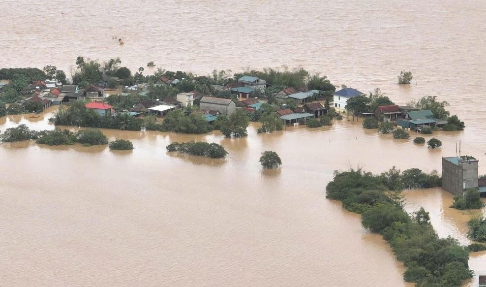 Hang nghin ho dan o 'ron lu' Quang Binh van bi co lap hinh anh