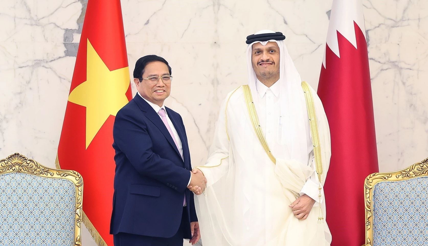 Thu tuong Pham Minh Chinh hoi dam voi Thu tuong Nha nuoc Qatar hinh anh