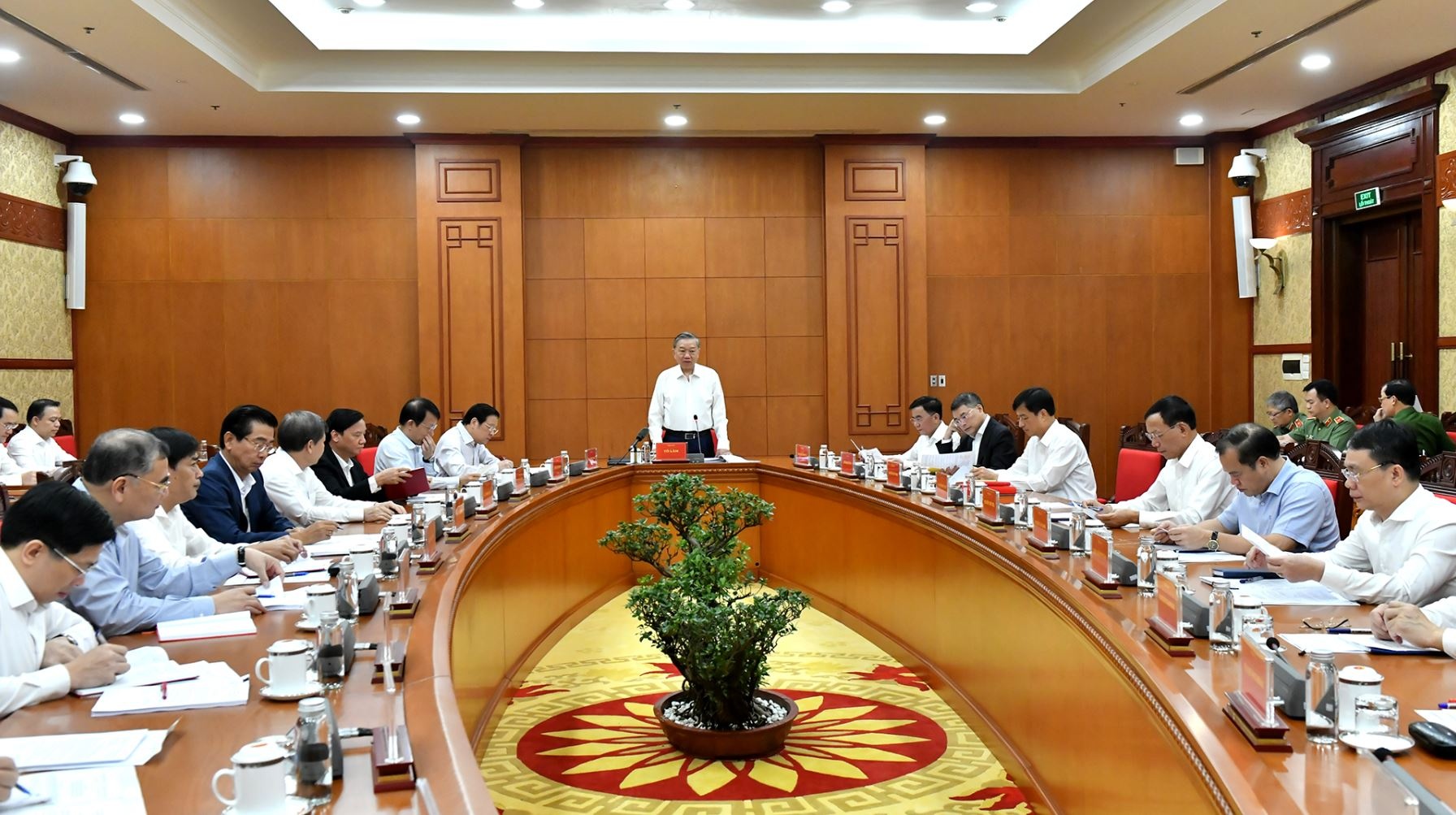 Tong Bi thu chu tri hop Thuong truc Ban Chi dao TW ve chong tham nhung hinh anh