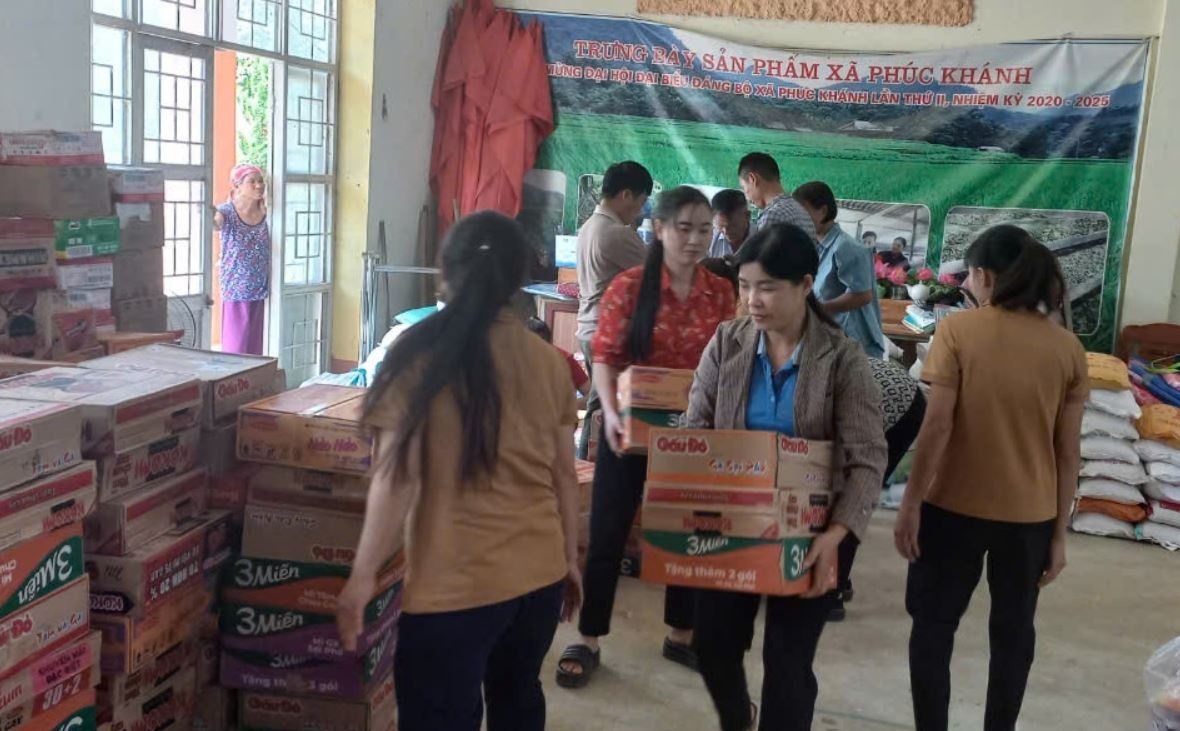 Am long mon qua tu Lang Nu gui den ron lu Le Thuy hinh anh