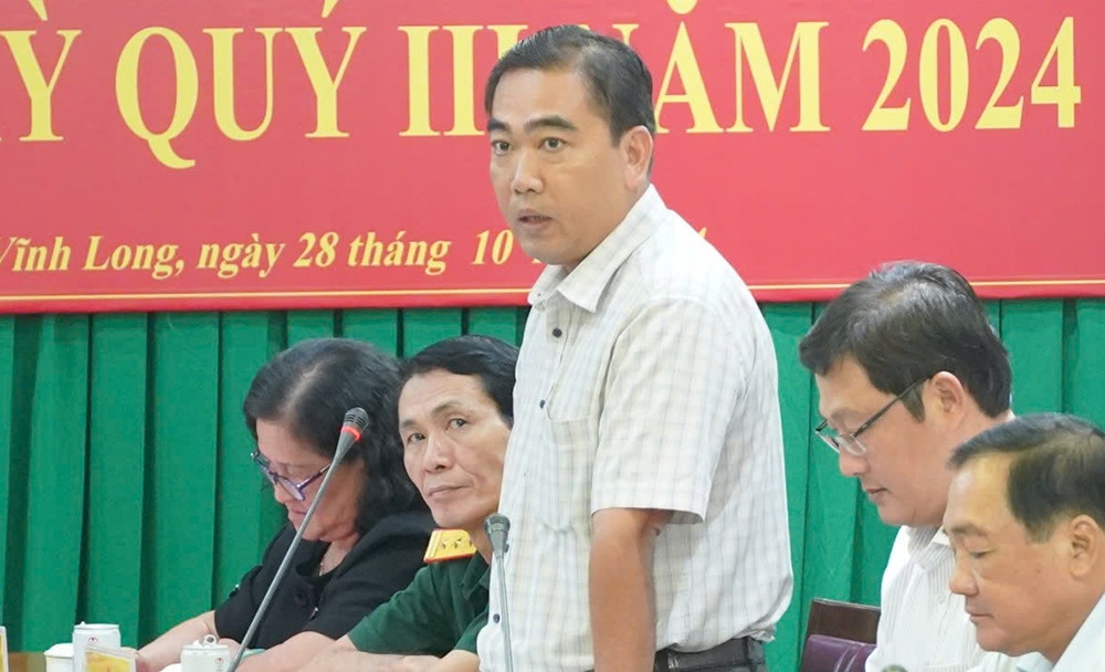 Vinh Long len tieng ve oto 4 ty dong duoc Van phong Tinh uy su dung hinh anh